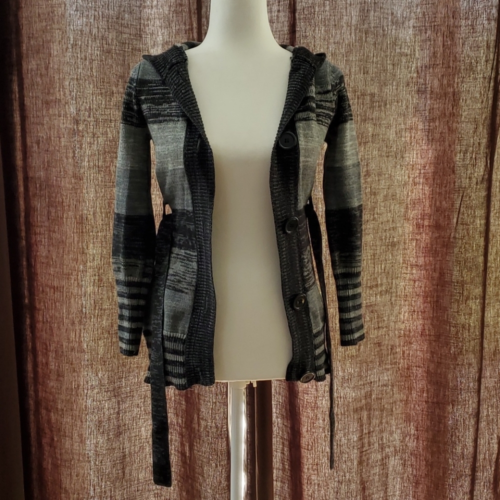 TAKE OUT GIRL'S SWEATER SIZE L
